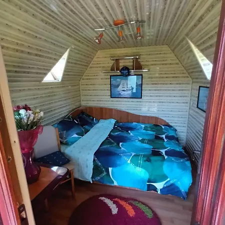 Cabanuta Cu Teren De Tenis Chalet Banita